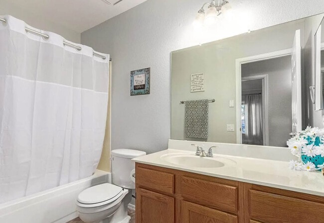 Building Photo - 1381 W Gary Dr