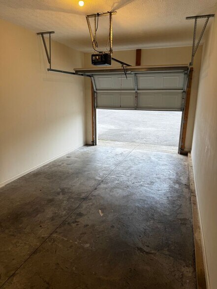 Building Photo - 115 Corvette View Ct