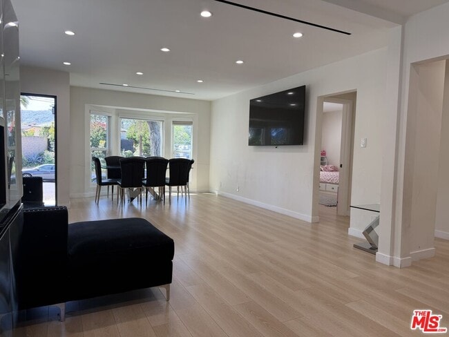 Building Photo - 8561 Kyle St