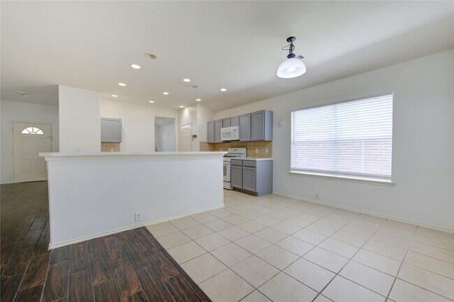 Building Photo - 14027 Coveney Dr
