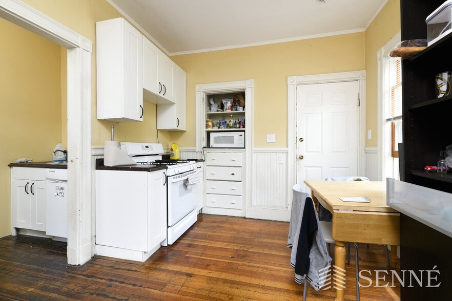 Building Photo - 26 Porter St