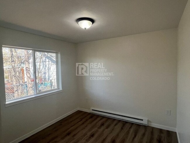 Building Photo - 18 Oak St