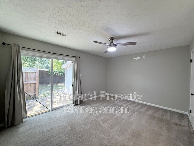 Building Photo - 890 Bridgette St