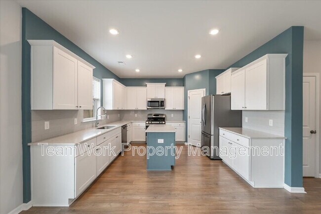 Building Photo - 208 Evergreen Ave