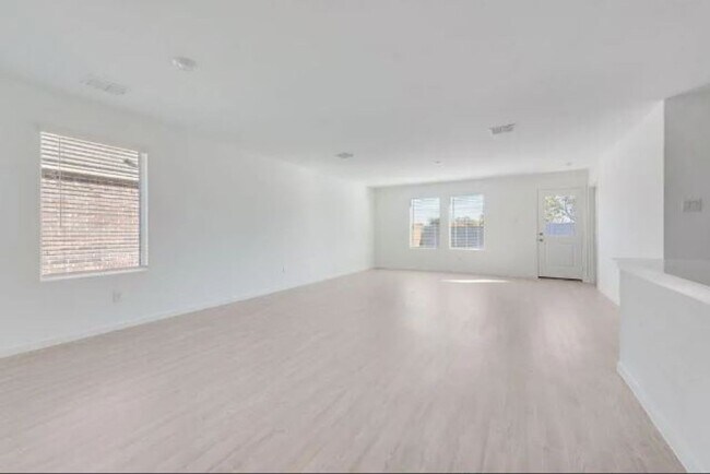 Building Photo - For Rent: Beautiful 4-Bedroom Home in Sherman, TX