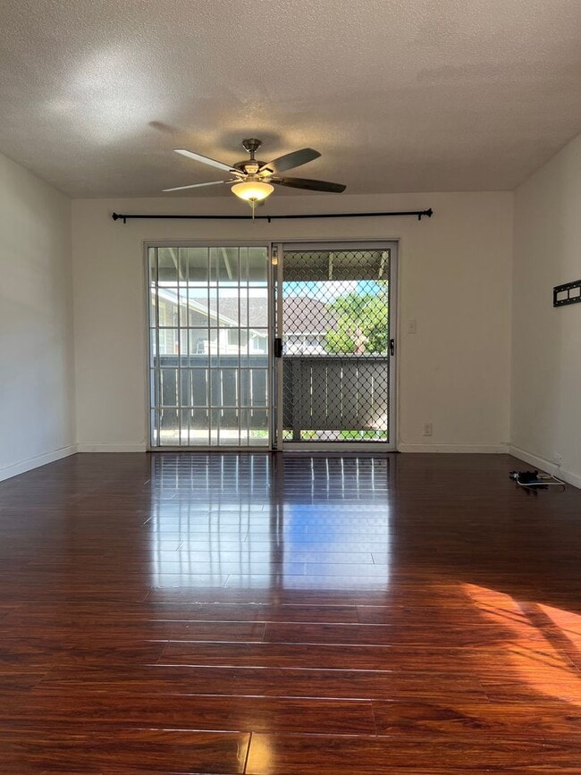 Building Photo - Charming Townhouse-2Bedrooms, 1Bathroom, 2...