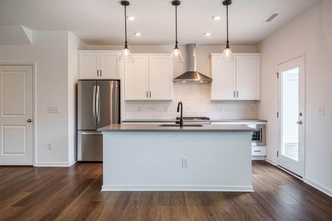 Building Photo - 838 Oak Center Dr