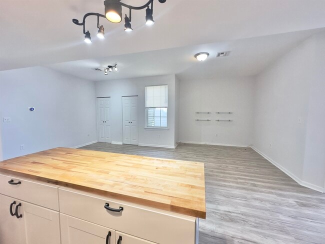 Building Photo - 197 VAN HORNE St