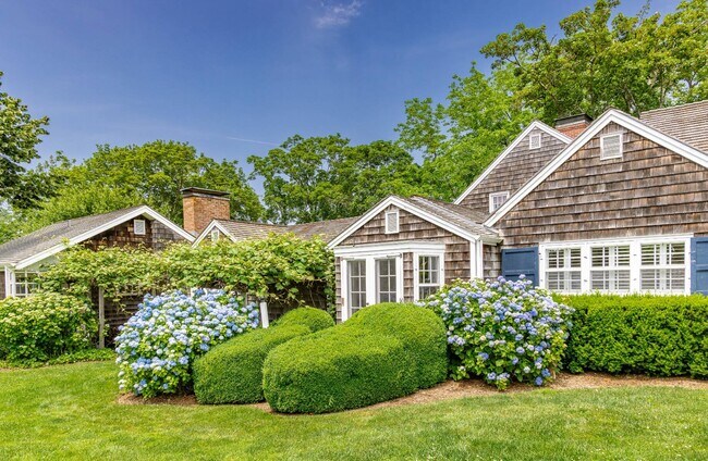 Building Photo - 265 Mecox Road