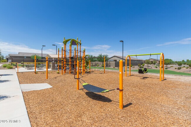 Building Photo - 6918 W Winston Dr