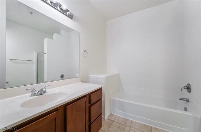 Building Photo - 2291 W Horizon Ridge Pkwy