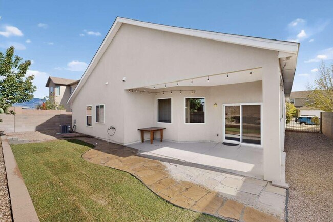 Building Photo - 2135 N Ensenada Cir SE