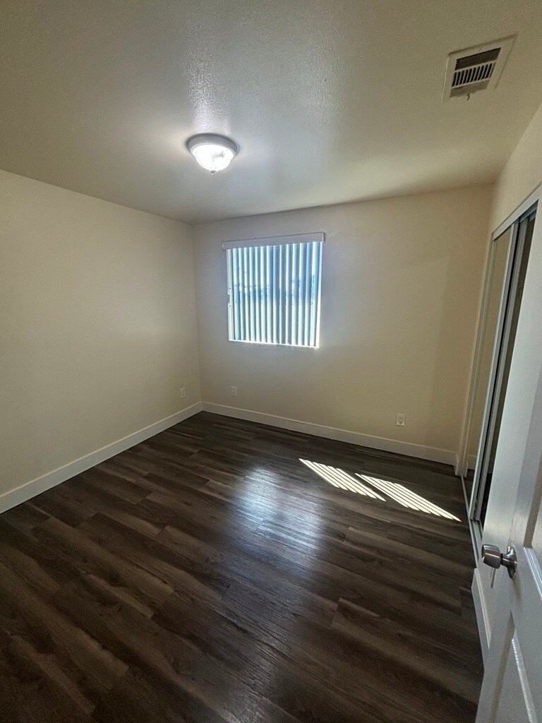 Building Photo - 133 W 74th St