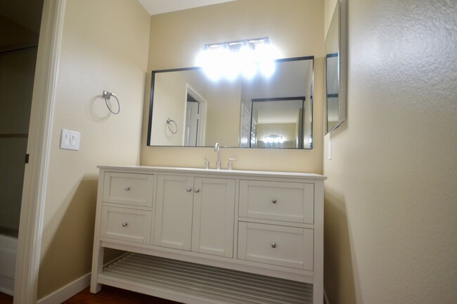 Building Photo - Spacious 2-Story 2 Bedroom Fountain Valley...