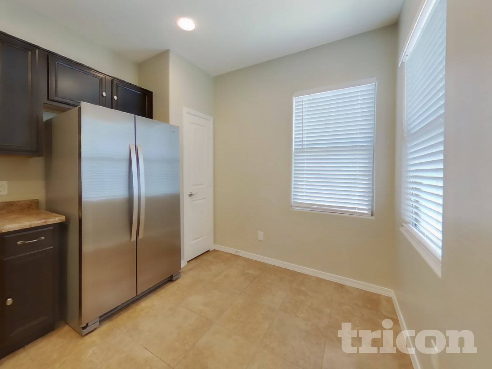 Building Photo - 723 W Dana Dr