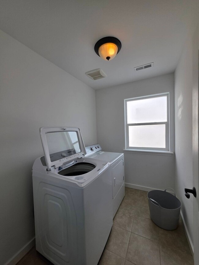 Building Photo - 4916 Laredo Dr