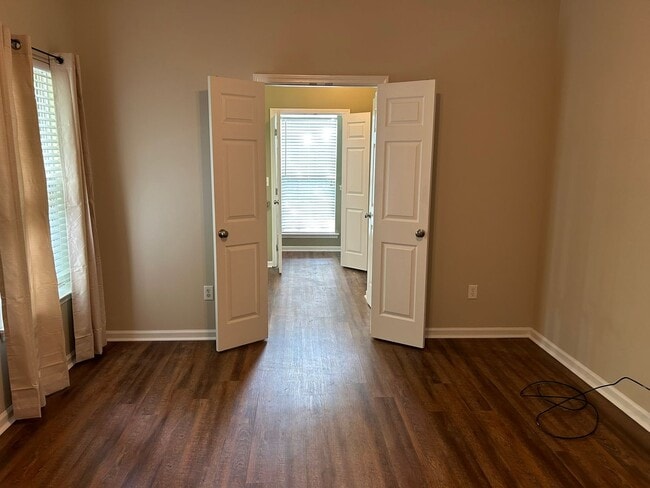 Building Photo - Cozy 3 Bed 2 Bath Home! Available August!