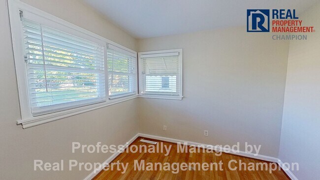 Building Photo - All Brick Ranch Style Home on Large Corner Lot