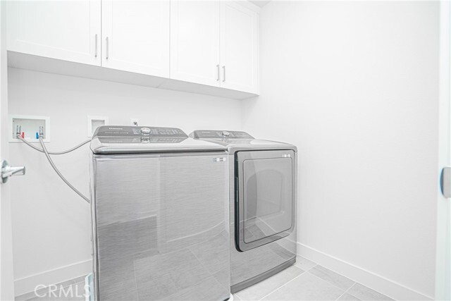Building Photo - 114 Novel