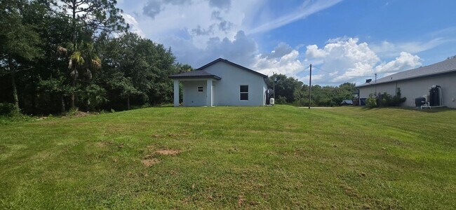 Building Photo - Cute Two Bedroom Cottage-MOVE IN READY