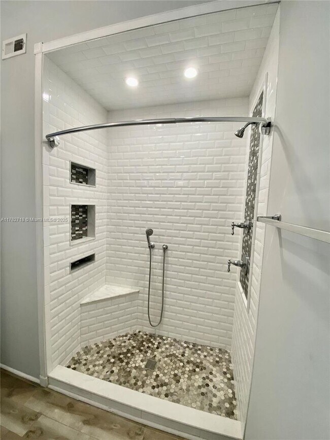 Building Photo - 9870 Watermill Cir