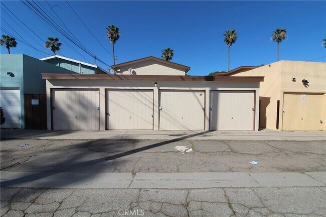 Building Photo - 1010 E 32nd St