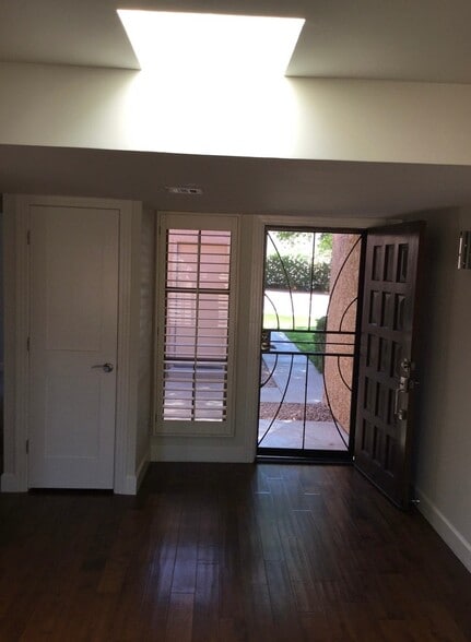 Building Photo - 8460 E Malcomb Dr