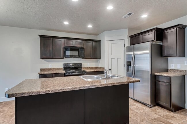 Building Photo - 423 S Spanish Trails Blvd