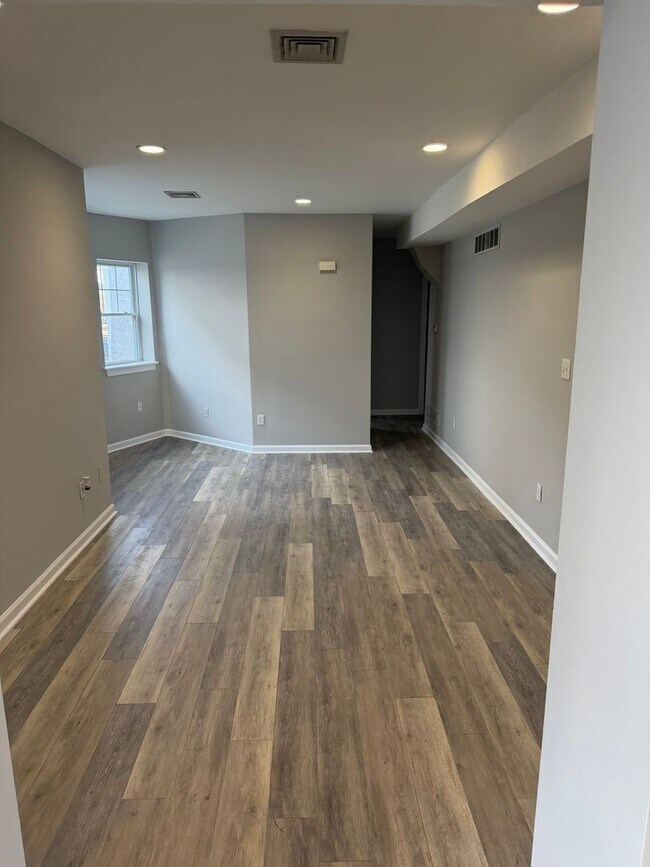 Building Photo - 116 S Massachusetts Ave