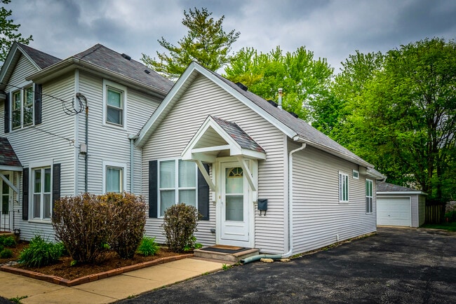 Primary Photo - 611 E Wilson St