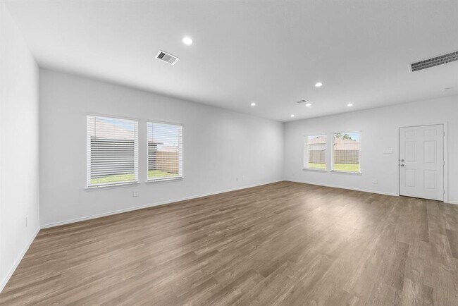 Building Photo - 16727 Hemlock Frst Ln