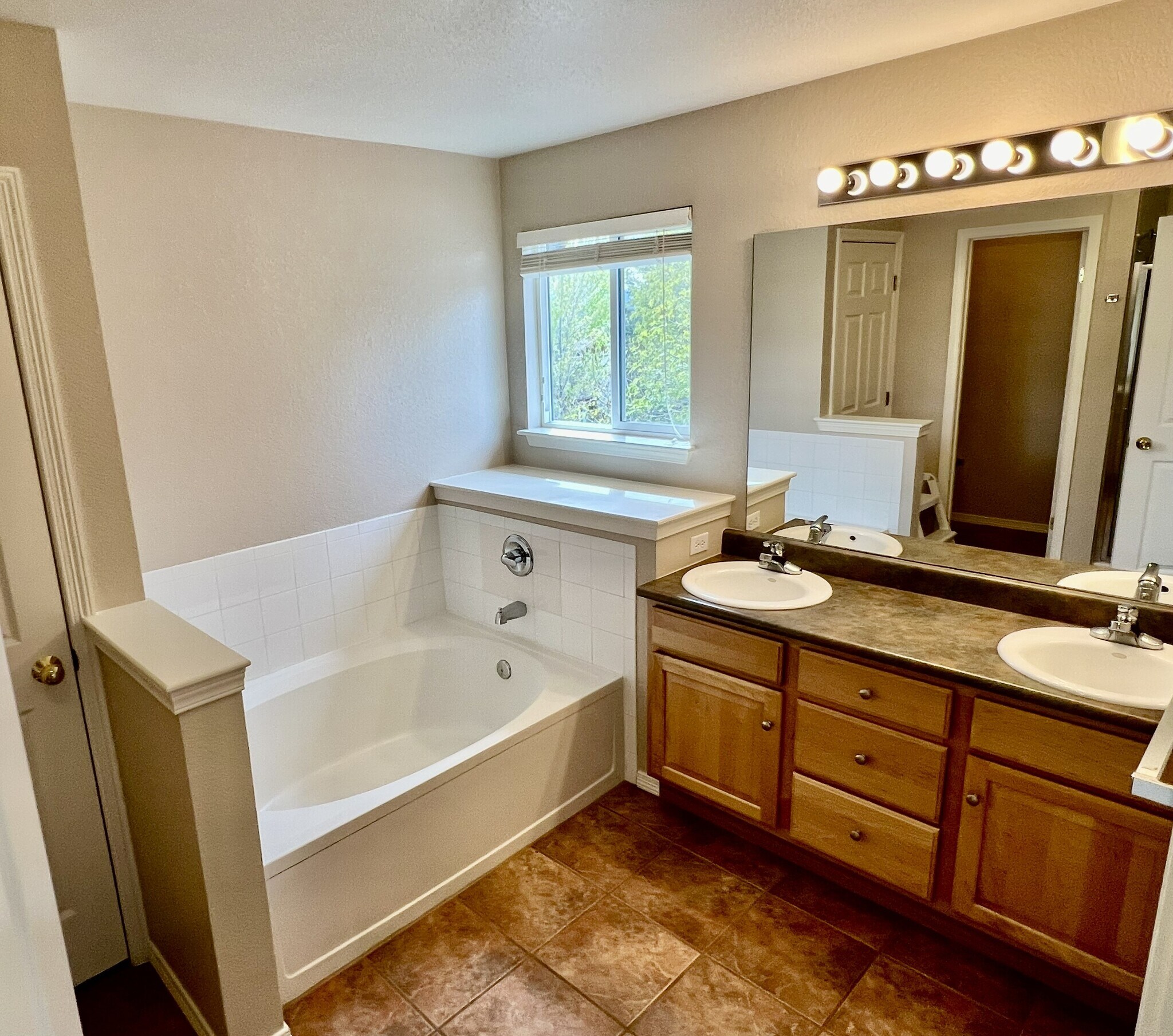 Building Photo - 6502 Silver Mesa Dr