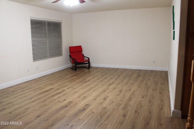 Building Photo - 402 N Rita Ln