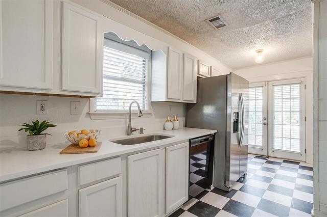 Building Photo - 3824 Birchman Ave