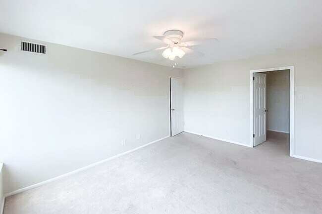 Building Photo - Beautiful 1 Bed 1 Bath Condo In Pavilion O...