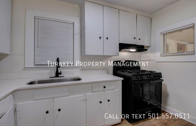 Building Photo - 4904 Lynch Dr