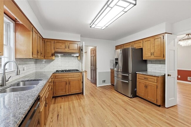 Building Photo - 3731 Dunwoody Club Dr