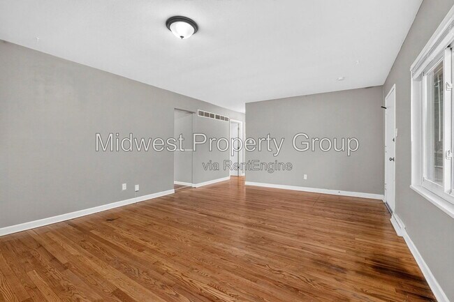 Building Photo - 6717 Lightwood Dr