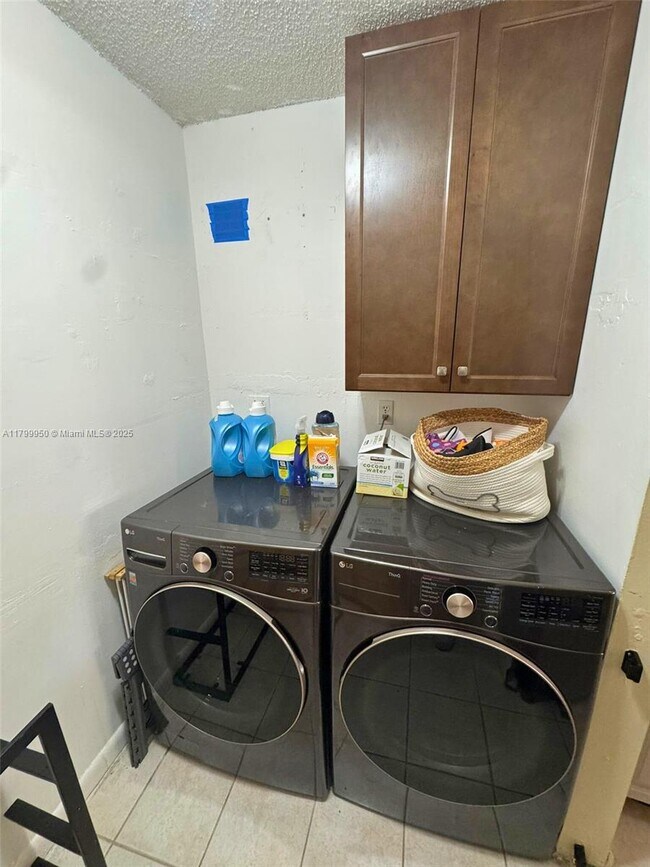 Building Photo - 12332 SW 148th Terrace
