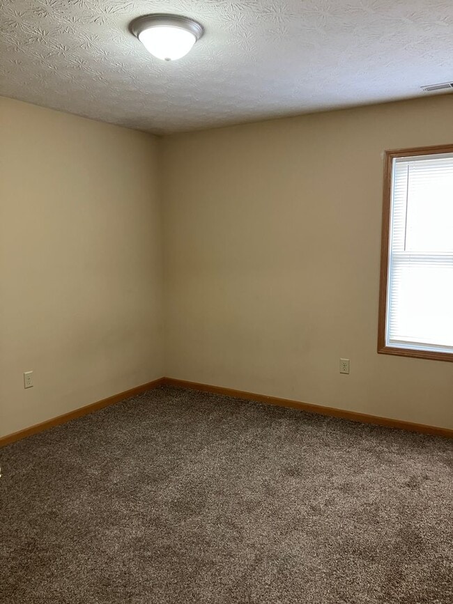 Building Photo - 1046 Laurel Tree Ct