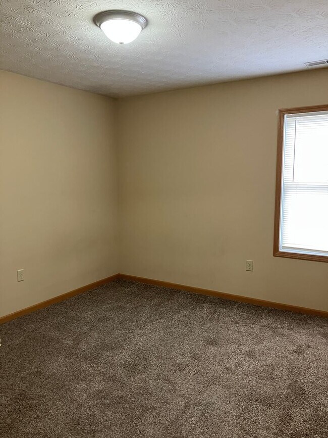 Building Photo - Spacious Two-Story Townhome with Attached Garage!