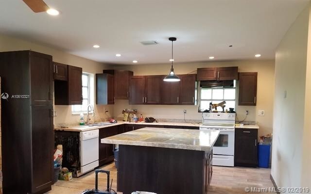 Building Photo - 6230 Melaleuca Rd