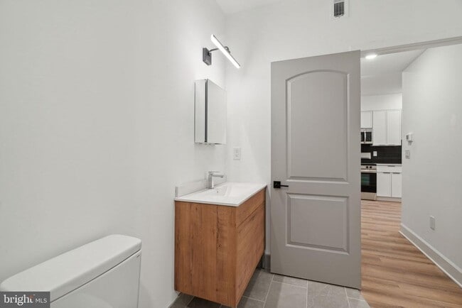 Building Photo - 2039 N Front St