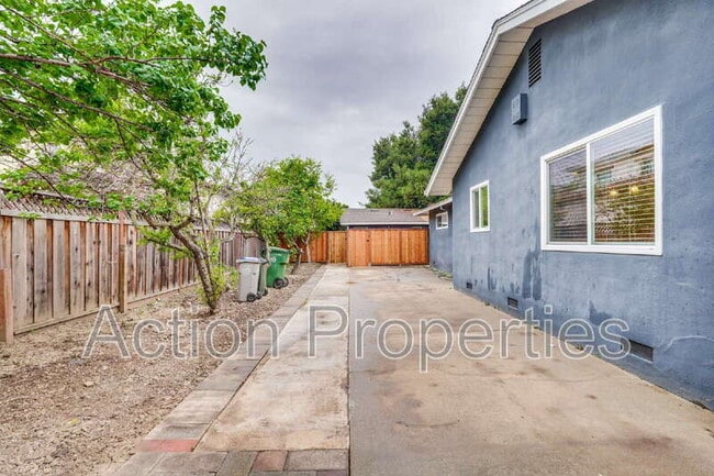 Building Photo - 681 S 13th St