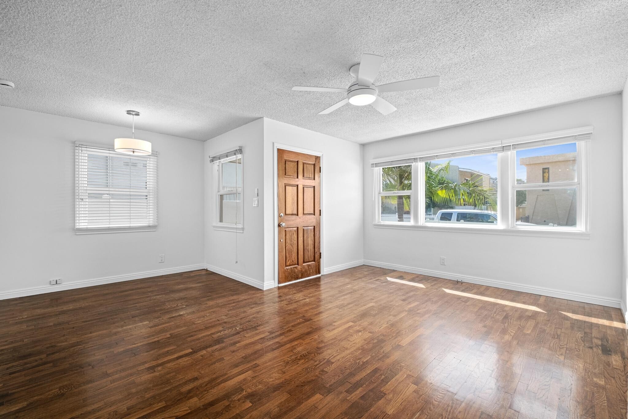 Building Photo - 2211 Nelson Ave