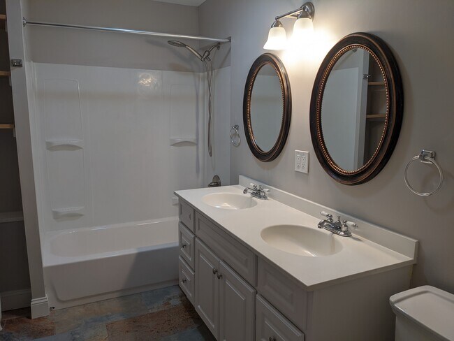 2nd floor bathroom - 26295 Kennedy Ridge Rd