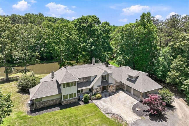 Building Photo - 3735 Smithtown Rd