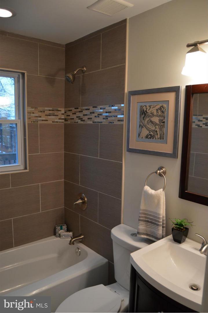 Updated / Renovated Full Bathroom on 2nd floor - 316 Division Ave NE