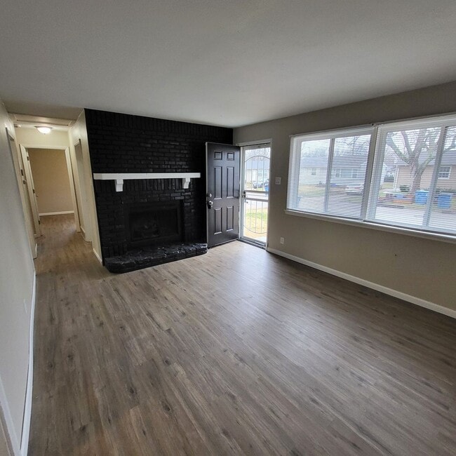 Building Photo - Welcome to Walker - Fully Renovated 3 BR