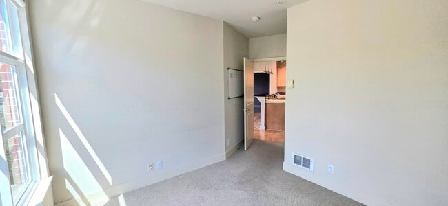 Building Photo - Bright 2BR/2BA Condo Steps from Green Lake $3395